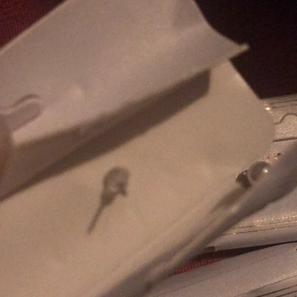 Pearl studs. - Picture 4 of 4